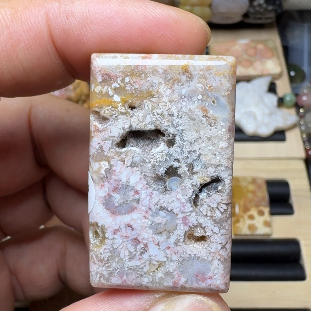 未镶嵌纯天然色有机玉石保真色硅化玉