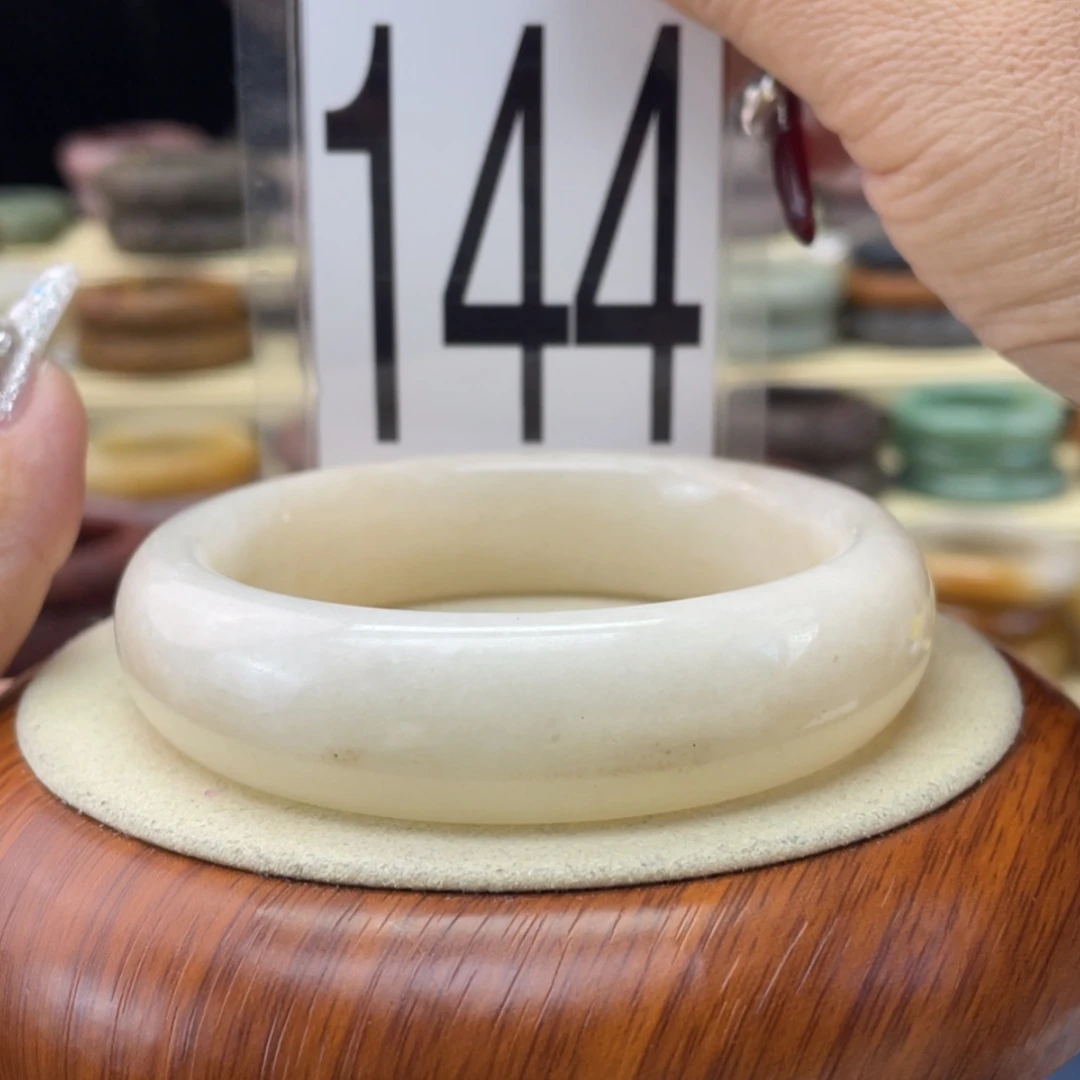 【闪购商品】石英质玉手镯未镶嵌