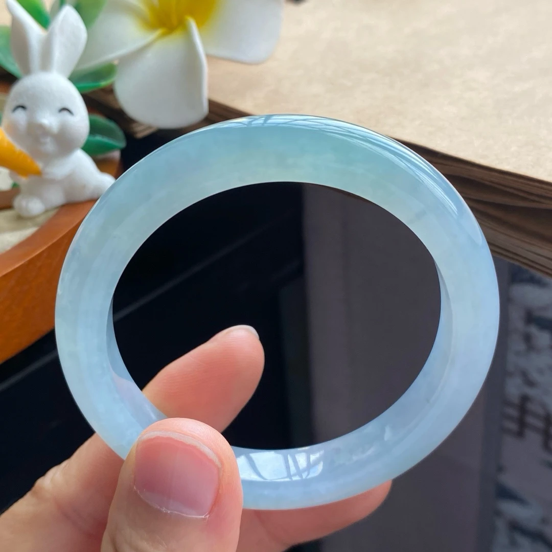 126盘冰绿果冻镯13603号52-9.6-8.1 这浅绿色果冻镯藏着翡翠手镯