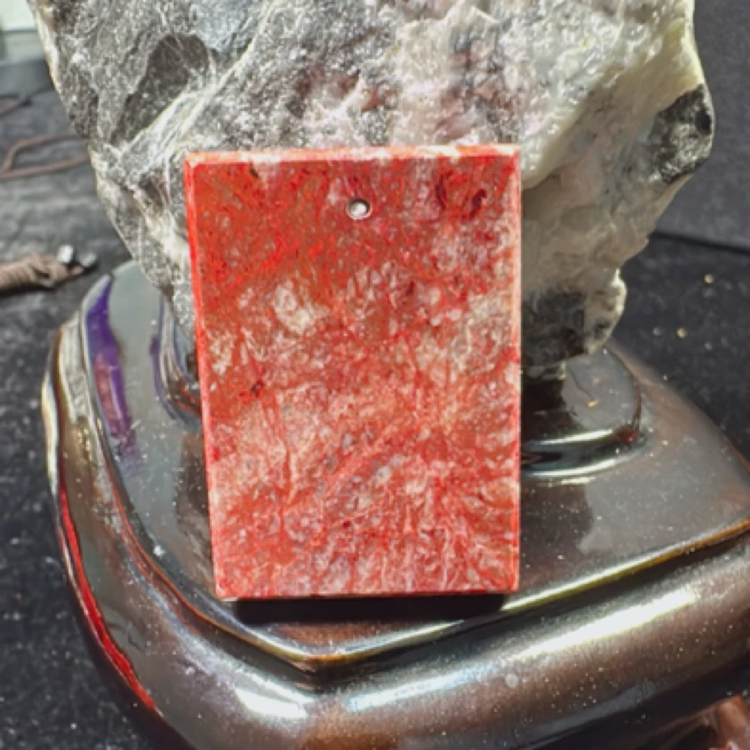 天然辰砂朱砂原石满红玉化料无事牌吊坠