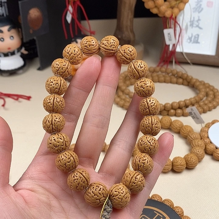 手串桃核爆肉15.5（尺寸误差0.5之间）