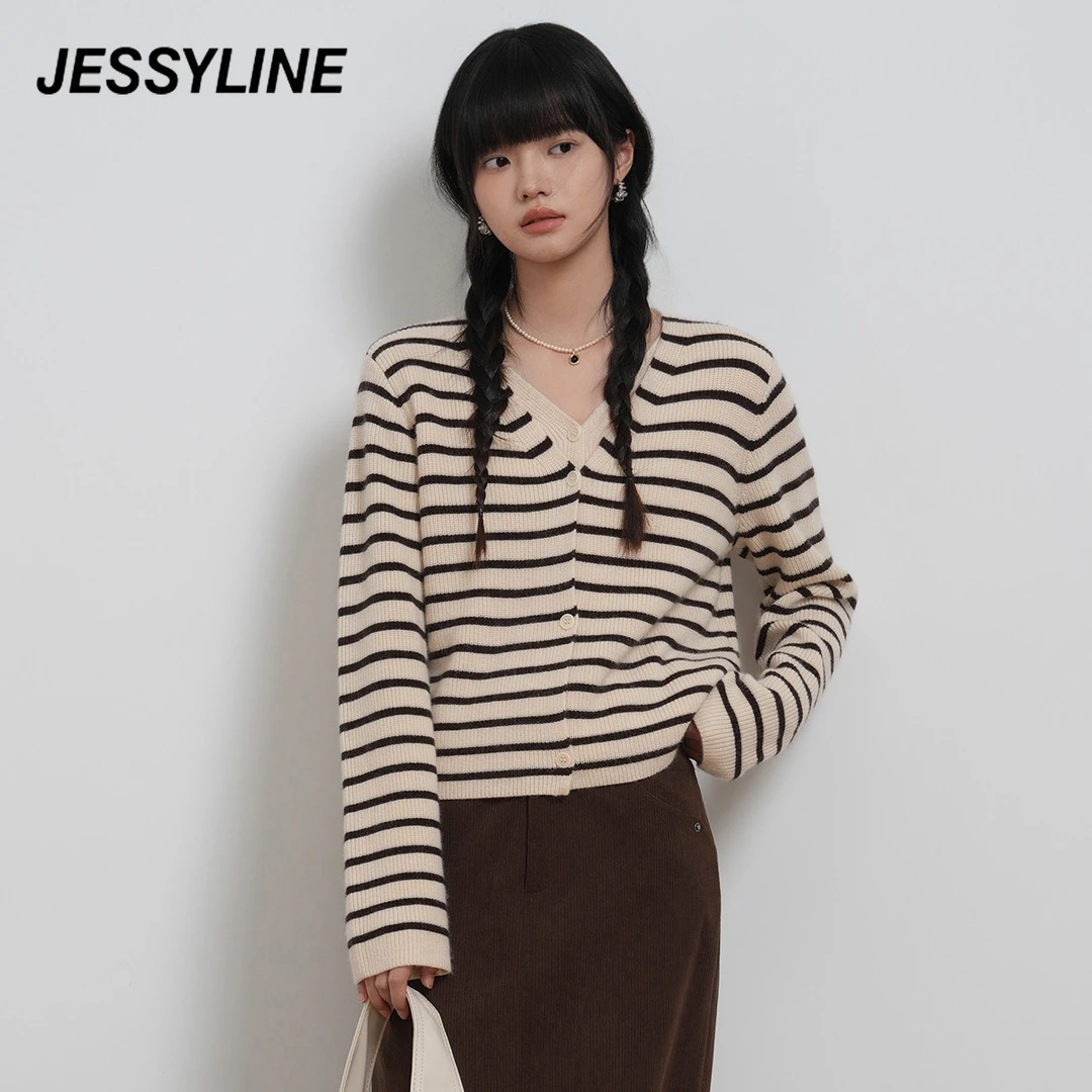 jessyline冬季新款女装 杰茜莱条纹短款针织开衫女 444104130