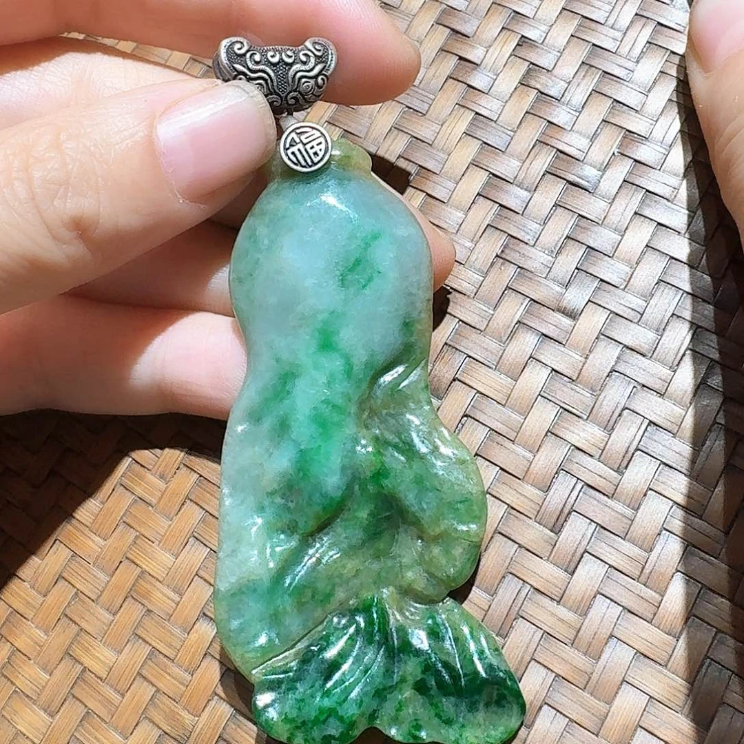 颈饰未镶嵌翡翠个性十足