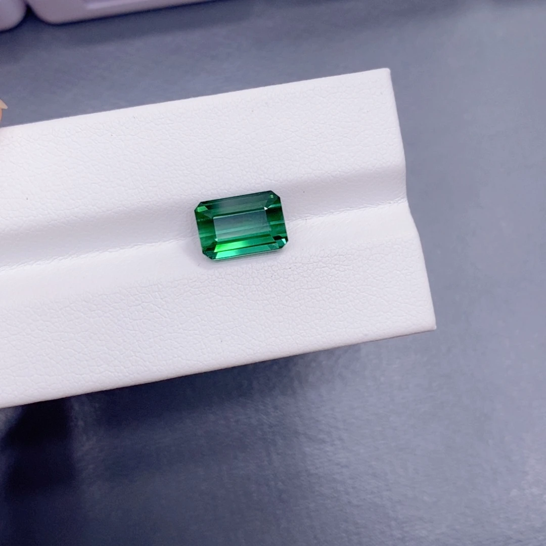 未镶嵌裸石碧玺3.7克拉