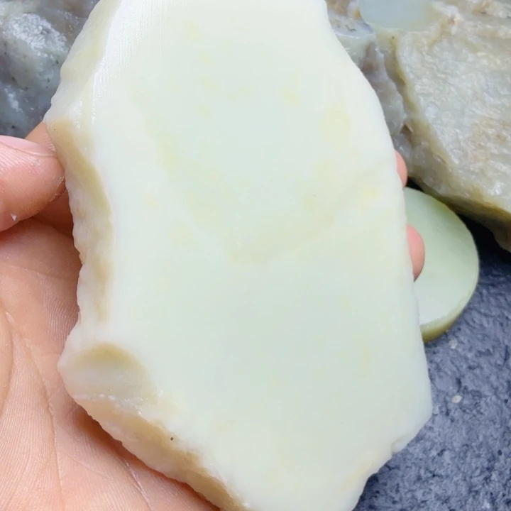 和田玉（糖玉）未镶嵌珠宝奇石