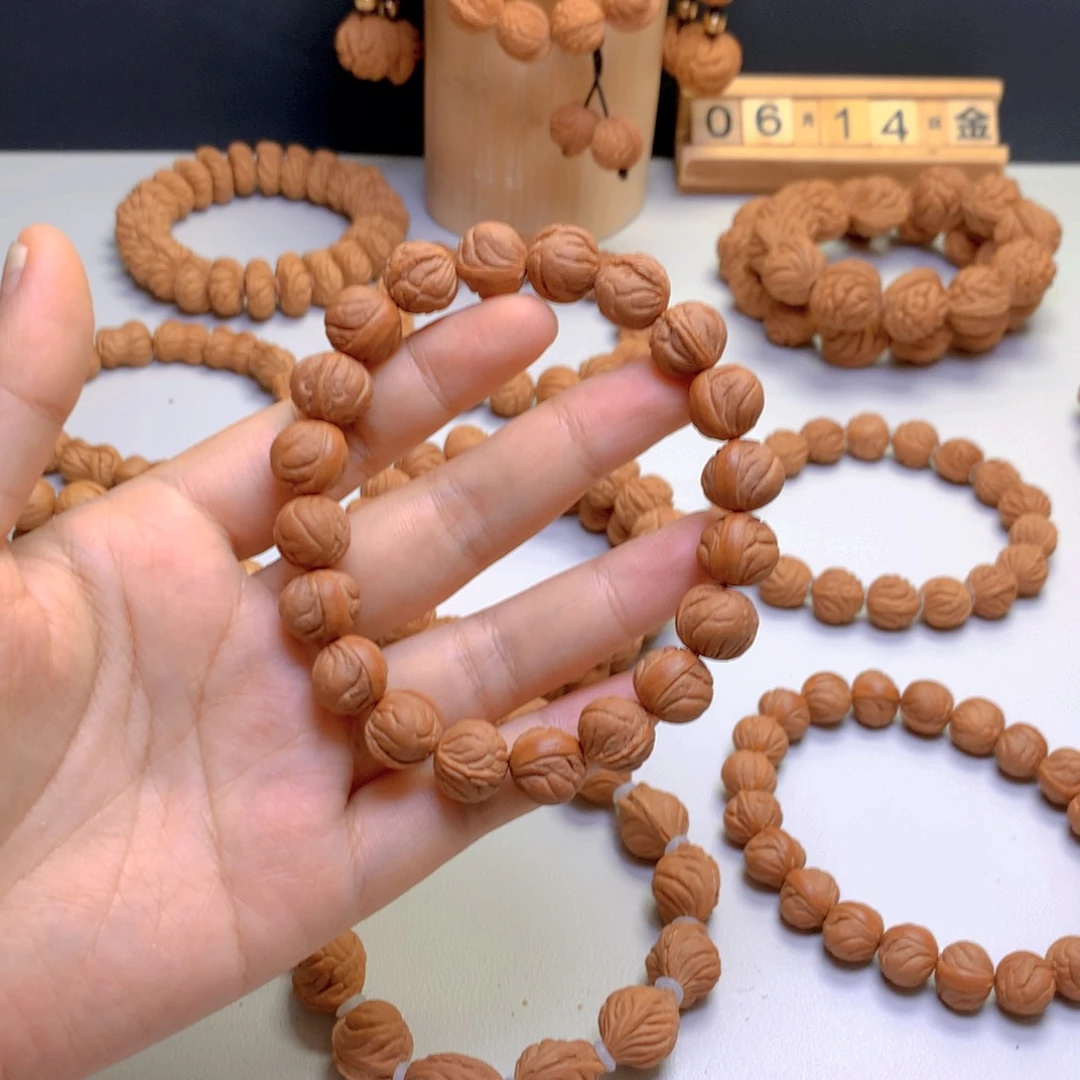 桃核手串山****?13玉龙脊手串