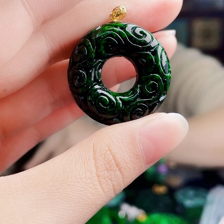 翡翠18K金镶嵌颈饰多样性