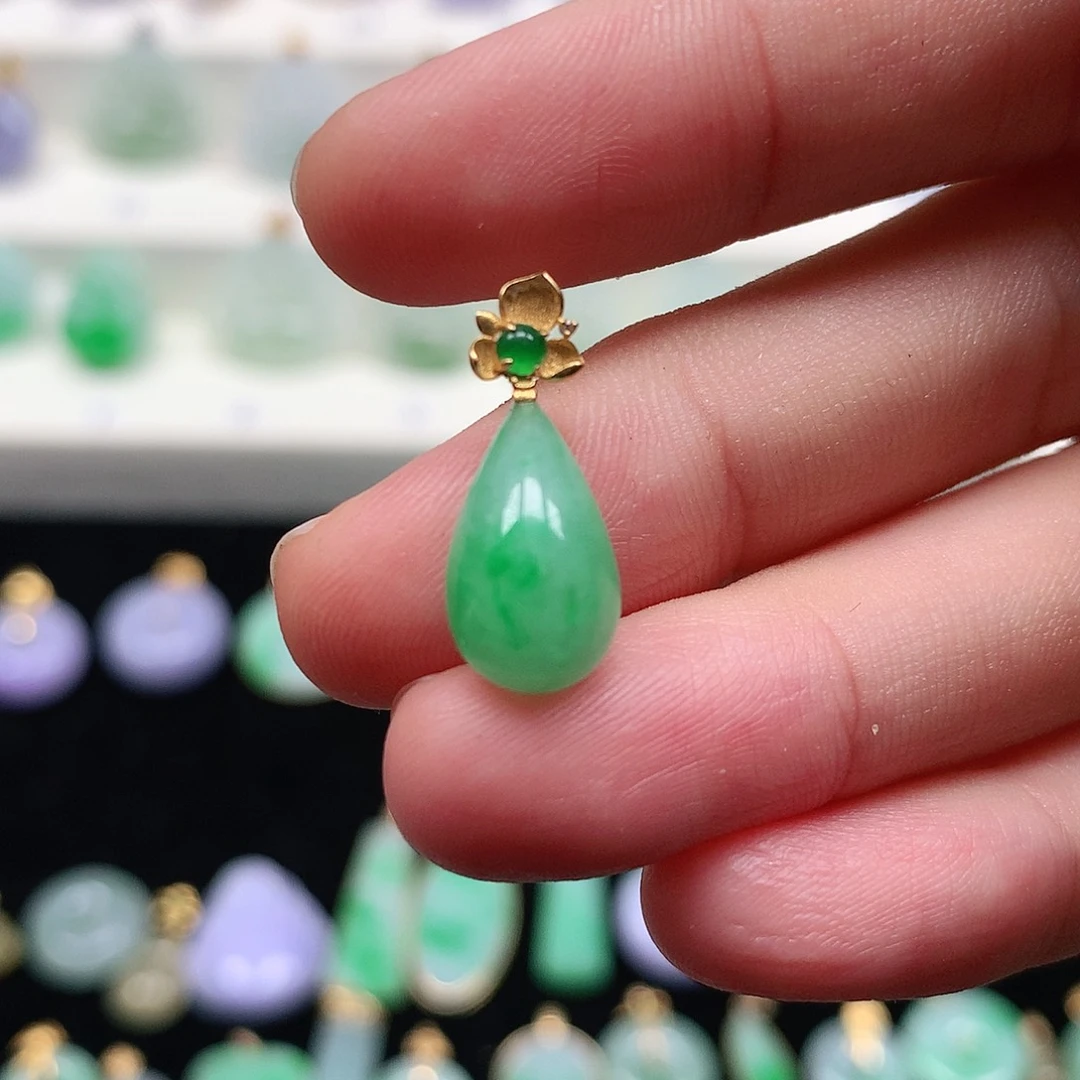 颈饰18K金镶嵌翡翠翡翠吊坠