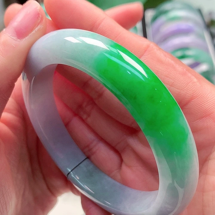 淡***@翡翠未镶嵌手镯天然翡翠手镯