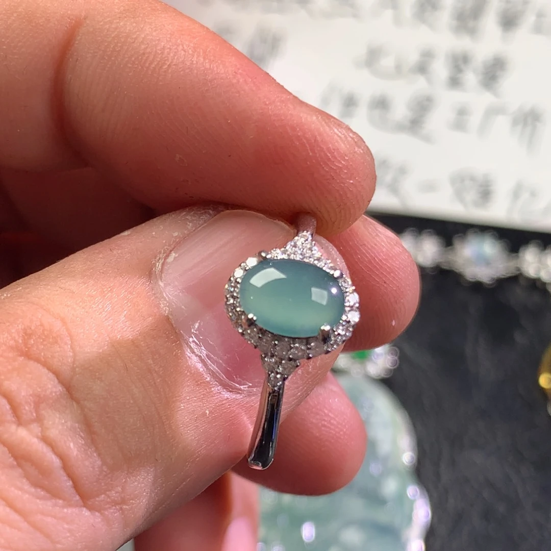 翡翠未镶嵌颈饰戒指