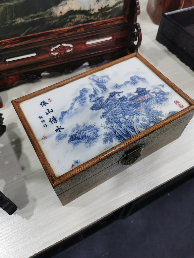 瓷板画盒子依山傍水