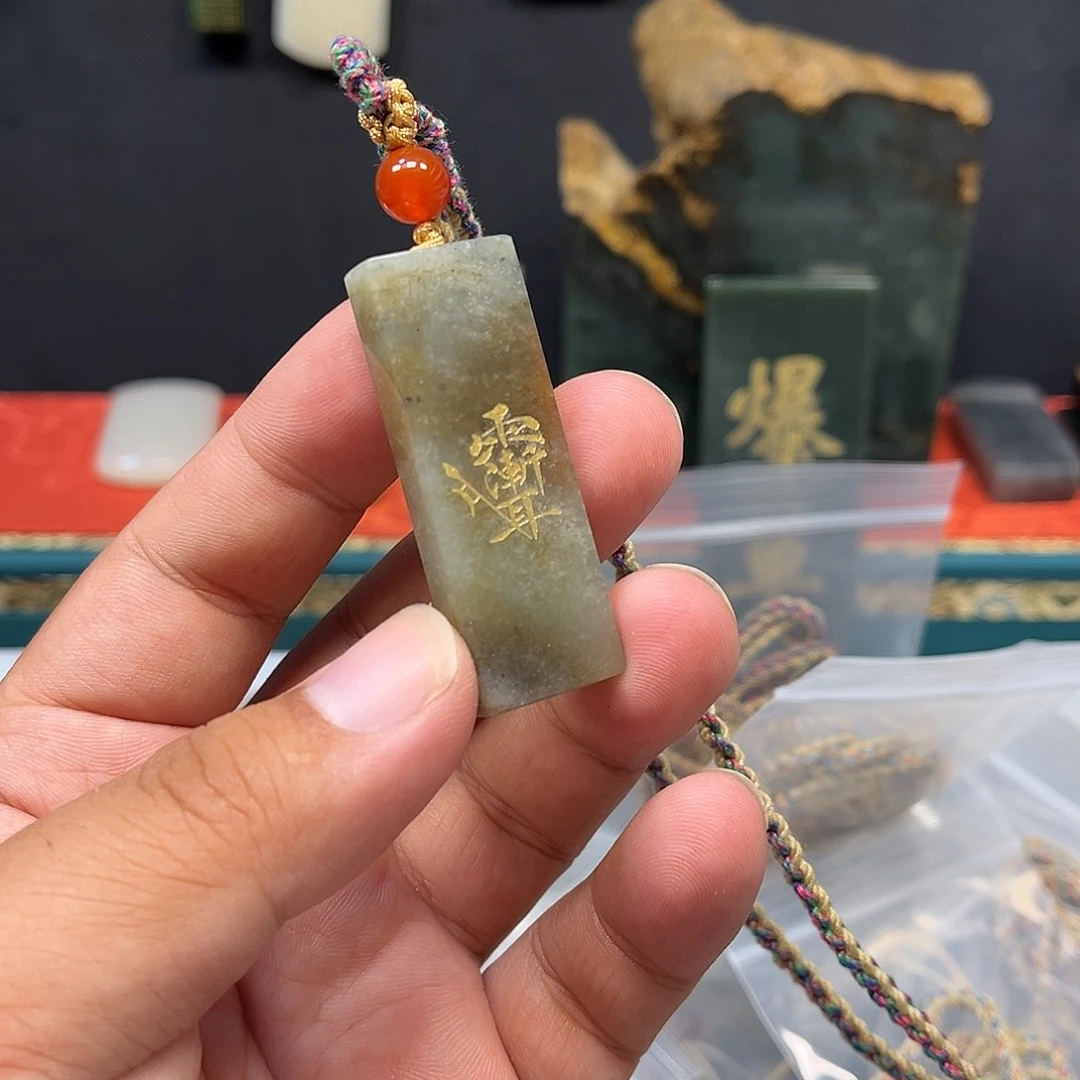 玛瑙/玉髓颈饰合金