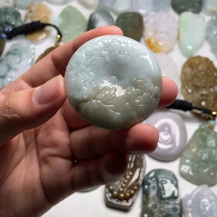 翡翠未镶嵌颈饰扣子52