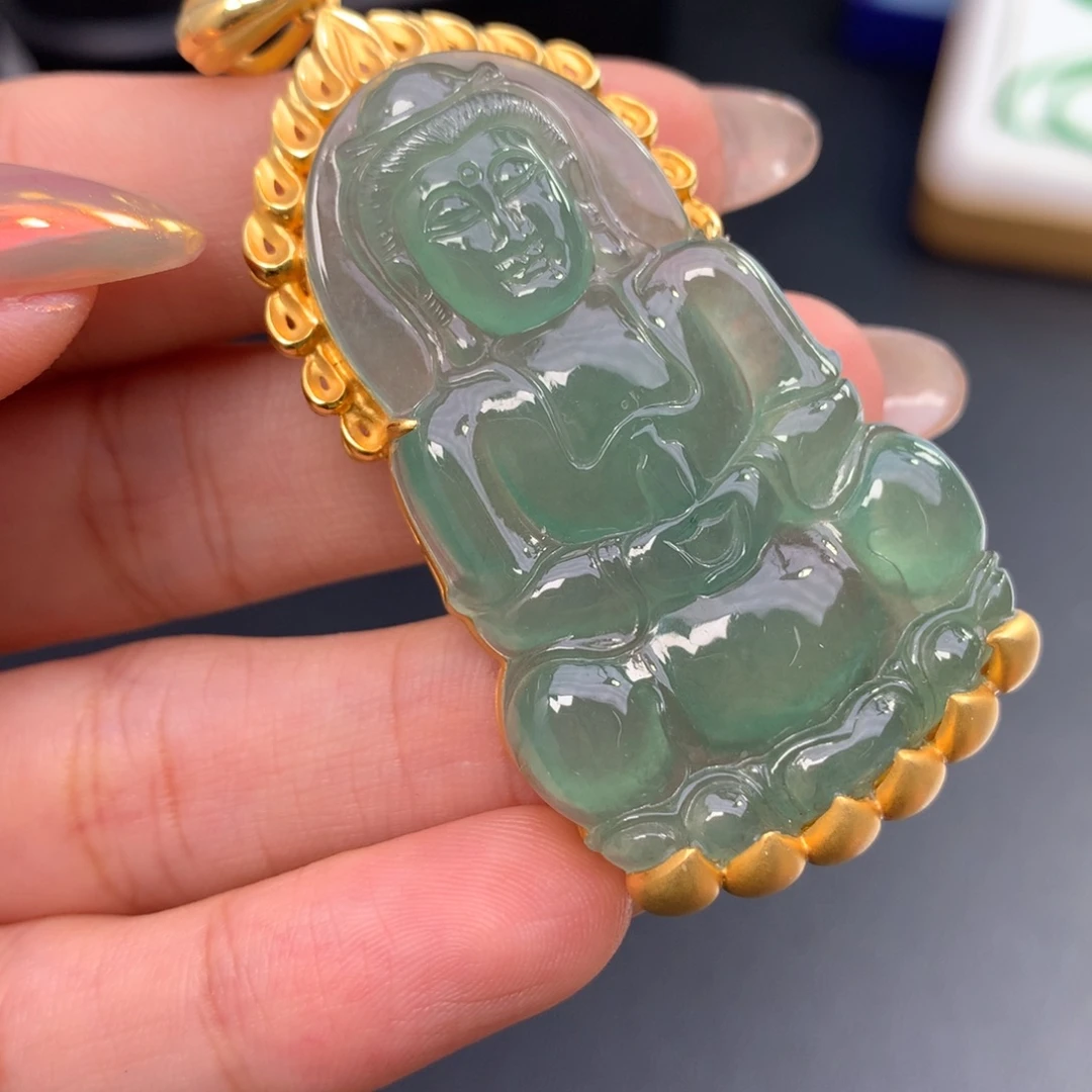 翡翠18K金镶嵌颈饰观音