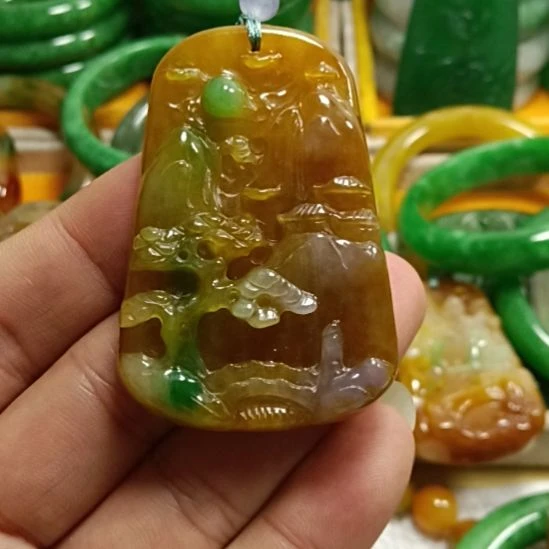 翡翠未镶嵌颈饰太*花