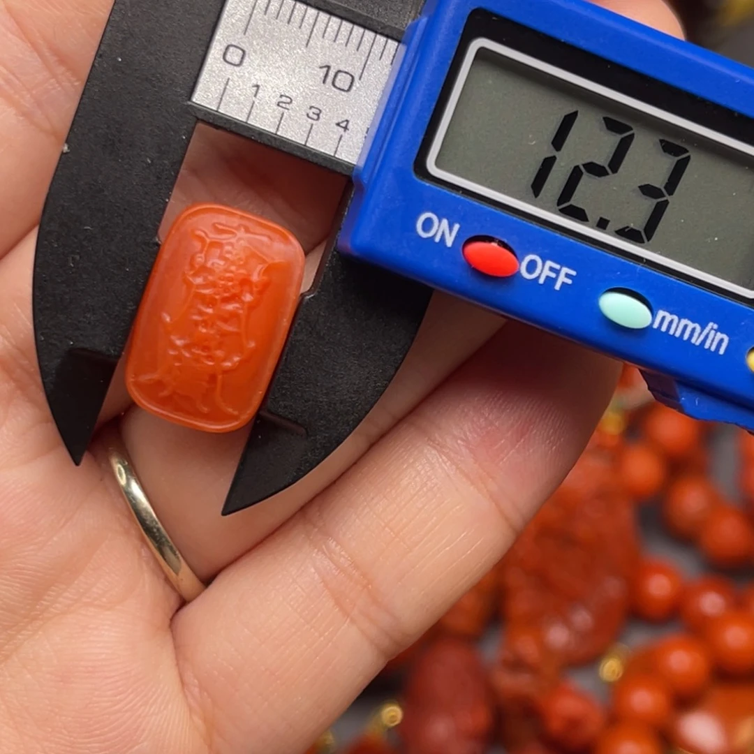 南红玛瑙配饰未镶嵌