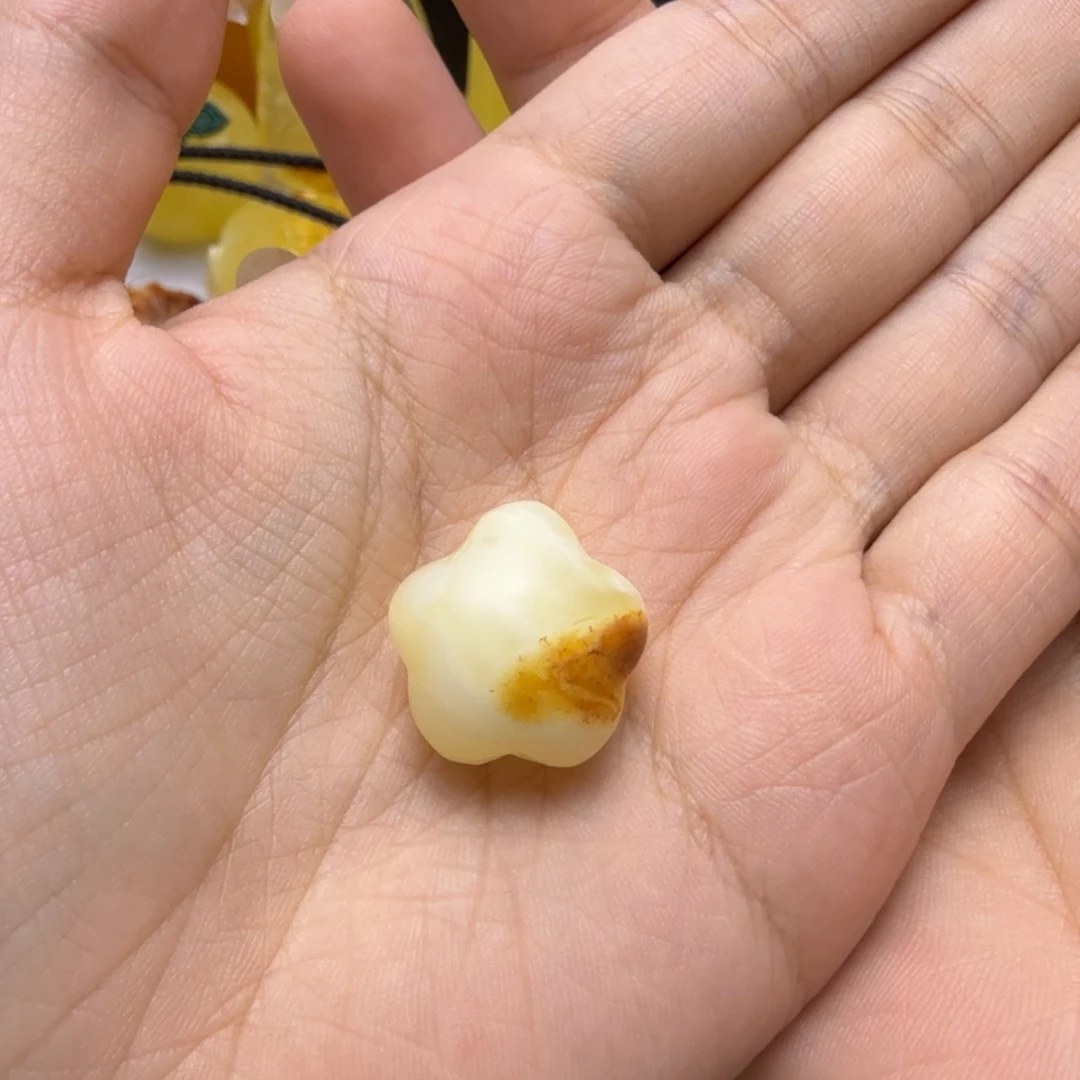 蜜蜡未镶嵌珠宝奇石