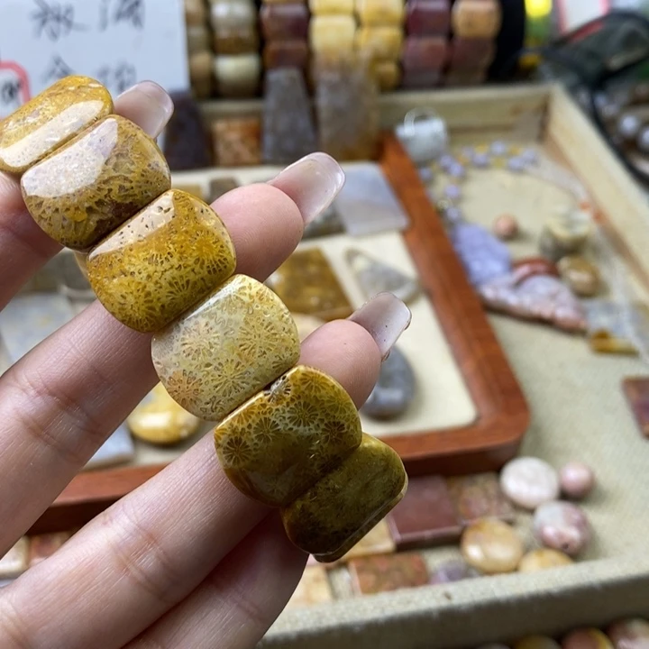 石英岩玉合金颈饰