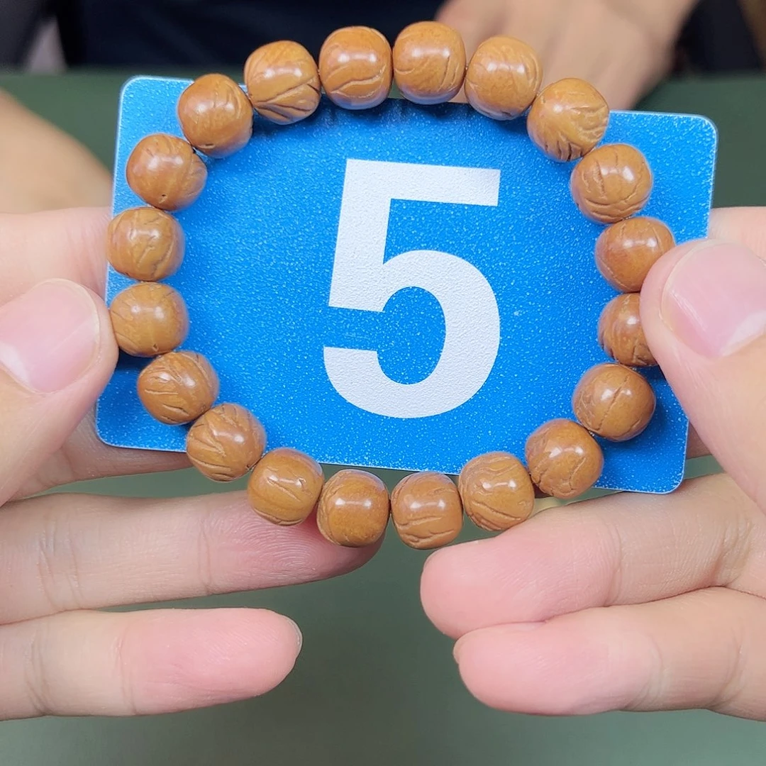 桃核吊坠11桃核。  5