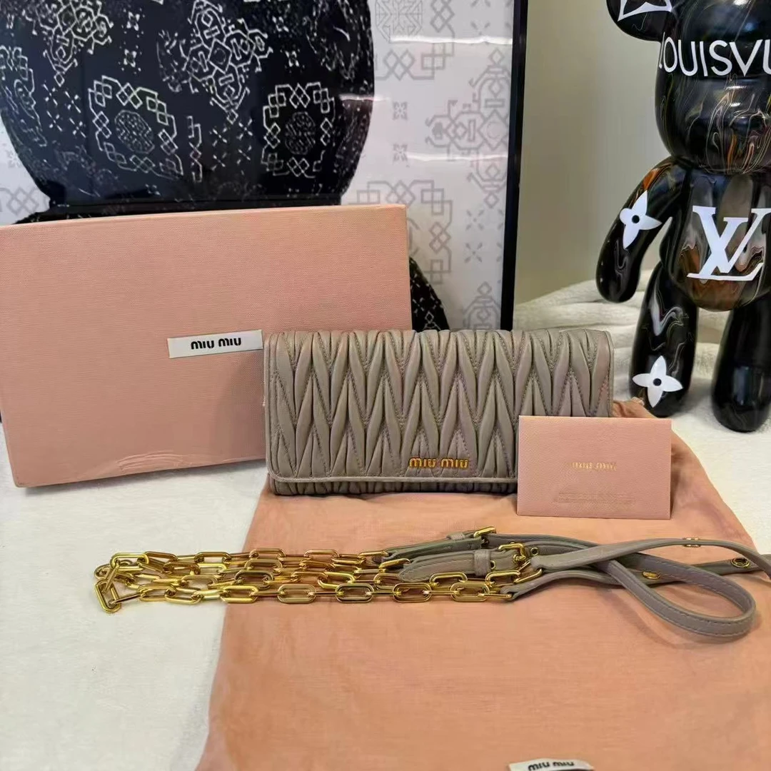 95新 MIU MIU/缪缪 【白菜】奶茶金扣羊皮woc 包/BGB200540081