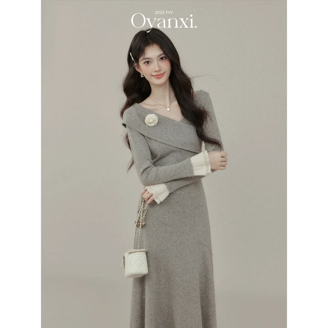 欧阳喜《线条美学》灰色V领连衣裙女秋冬季收腰修身气质a字长裙子