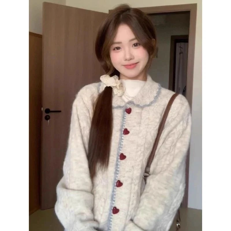 小香风女新款温柔甜美菱格爱心扣麻花针织开衫慵懒风娃娃领毛衣