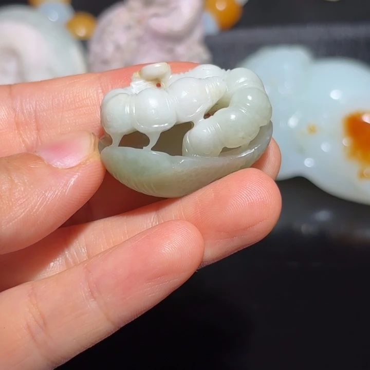 颈饰未镶嵌和田玉（白玉）