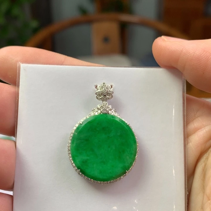 翡翠18K金镶嵌颈饰翡翠吊坠