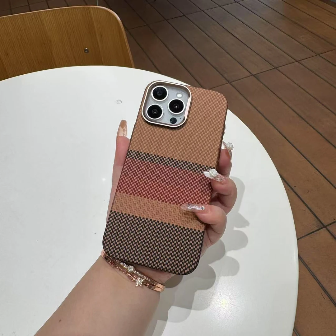 适用苹果16promax15pro14p 磁吸碳纤维纹凯夫拉纹理超薄手机壳