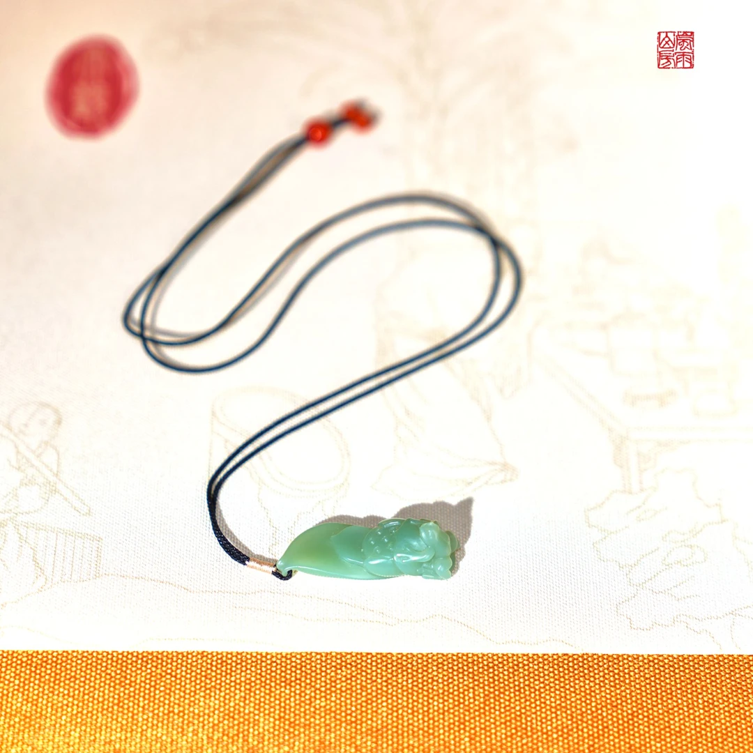 和田玉 碧玉 粉青 荷花吊坠 项链