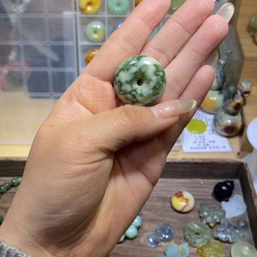 【闪购商品】蛇纹石玉颈饰未镶嵌青***北13