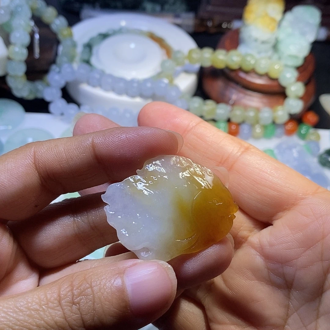 定制翡翠未镶嵌鱼