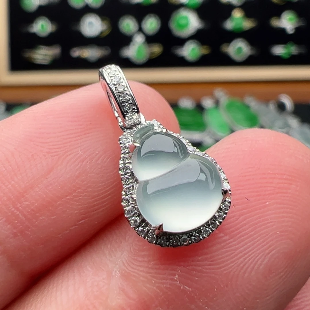 翡翠18K金镶嵌颈饰葫芦9.2