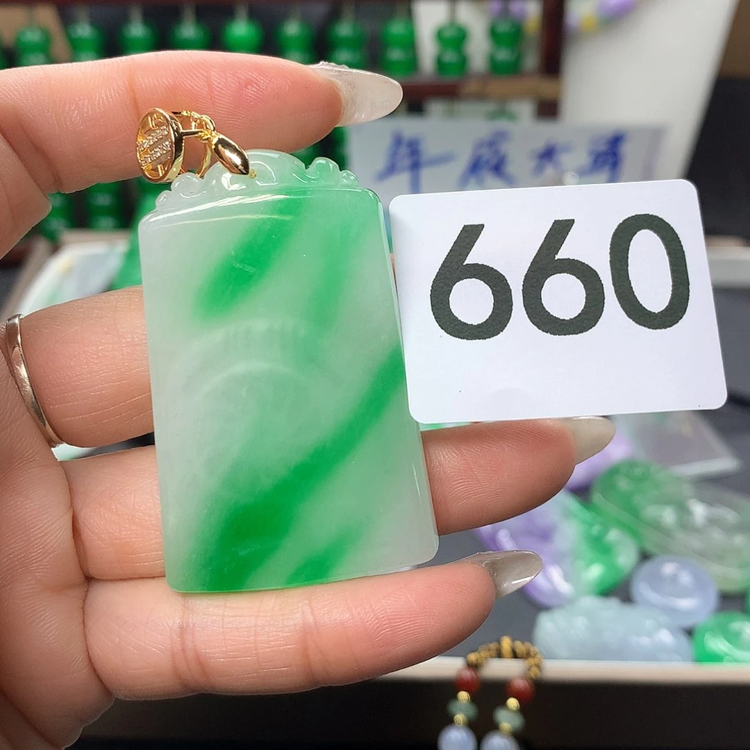 翡翠颈饰未镶嵌翡翠