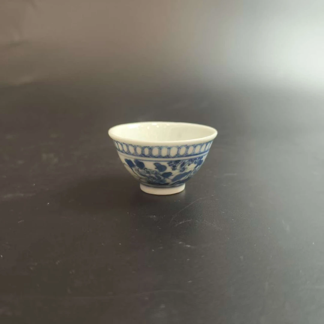 A02233清康熙青花花卉纹杯 高3cm