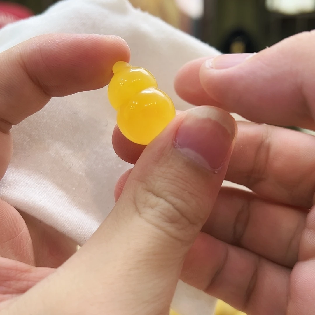 蜜蜡未镶嵌珠宝奇石