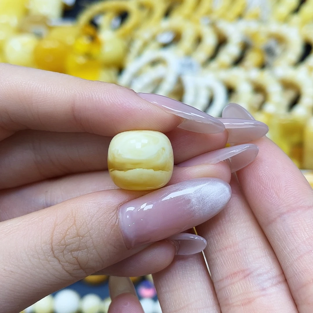 一***南裸石蜜蜡未镶嵌老型14.8✖️13.2mm花粉（抛）