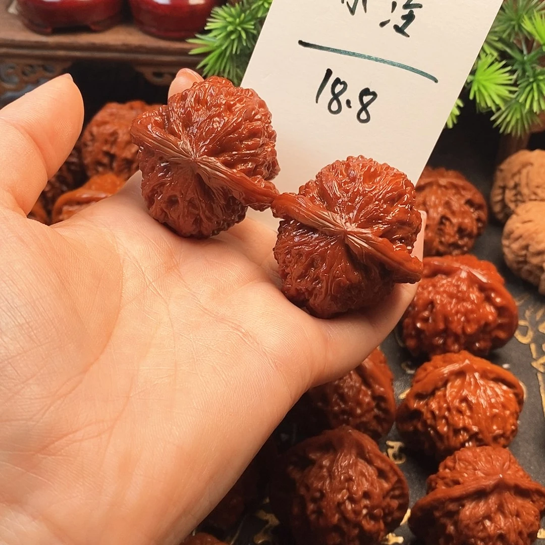 、***冷文玩核桃把件白狮子小冷