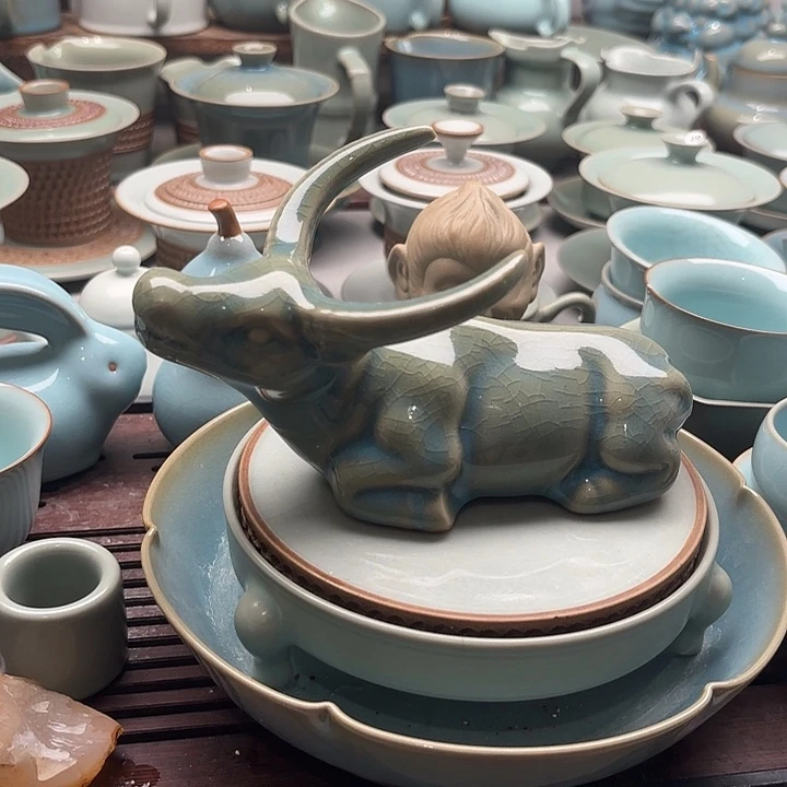 一级品，天蓝釉，牛气冲天
