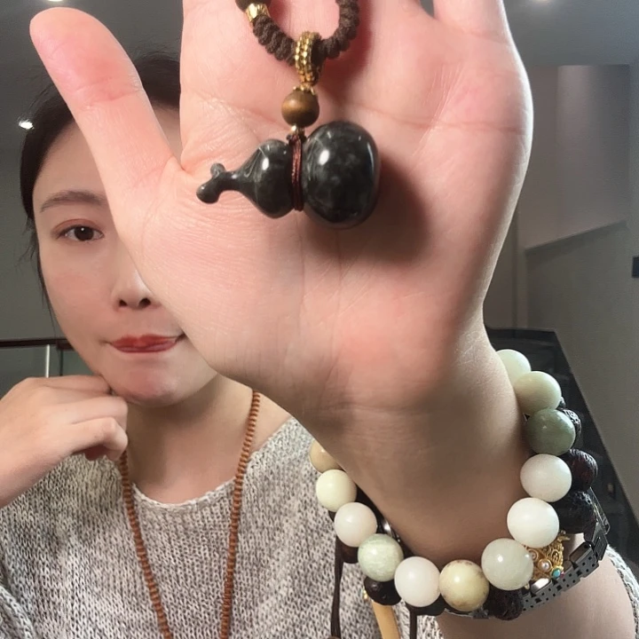 时***‍未镶嵌蛇纹石玉颈饰
