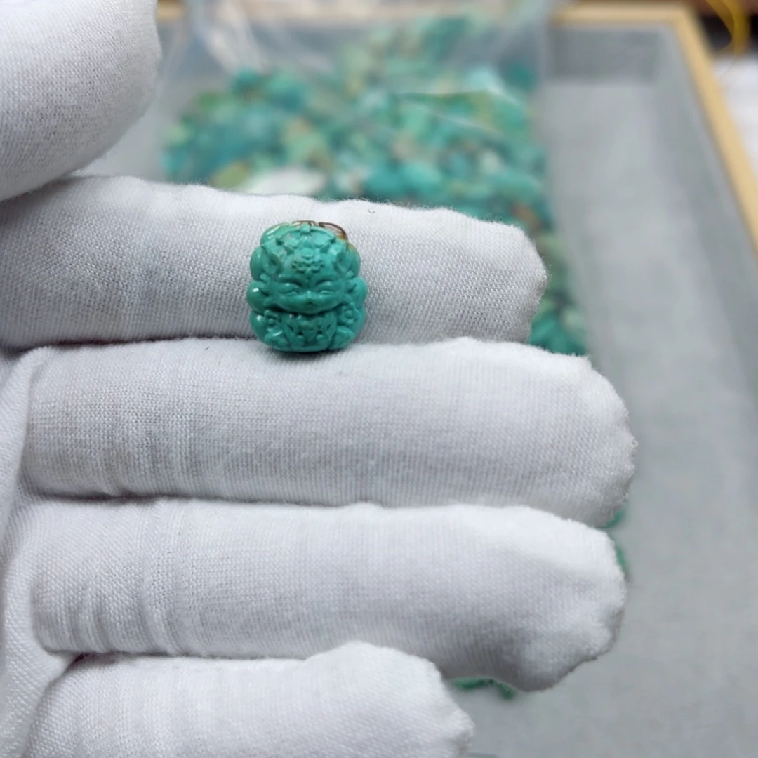 绿松石未镶嵌挂件