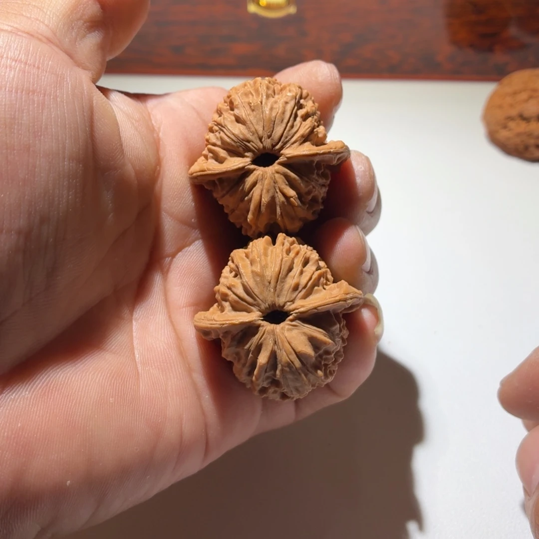 文玩核桃把件来***麦荷叶底