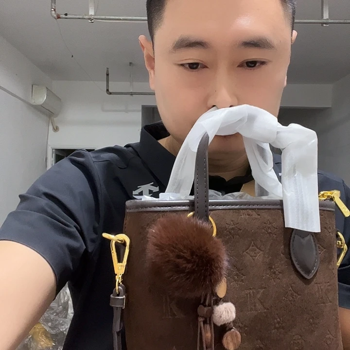 蚕丝水牛皮（革）锦纶小牛皮（革）