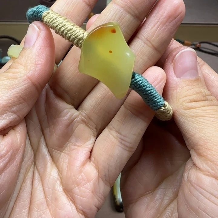 未镶嵌蛇纹石玉手链冥****