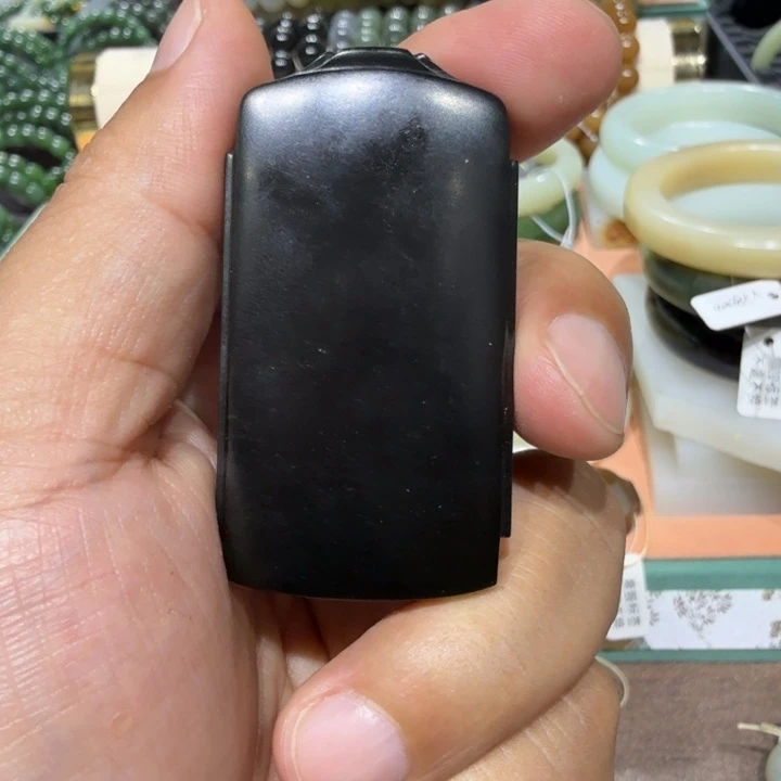 和田玉未镶嵌吊坠(赠链)