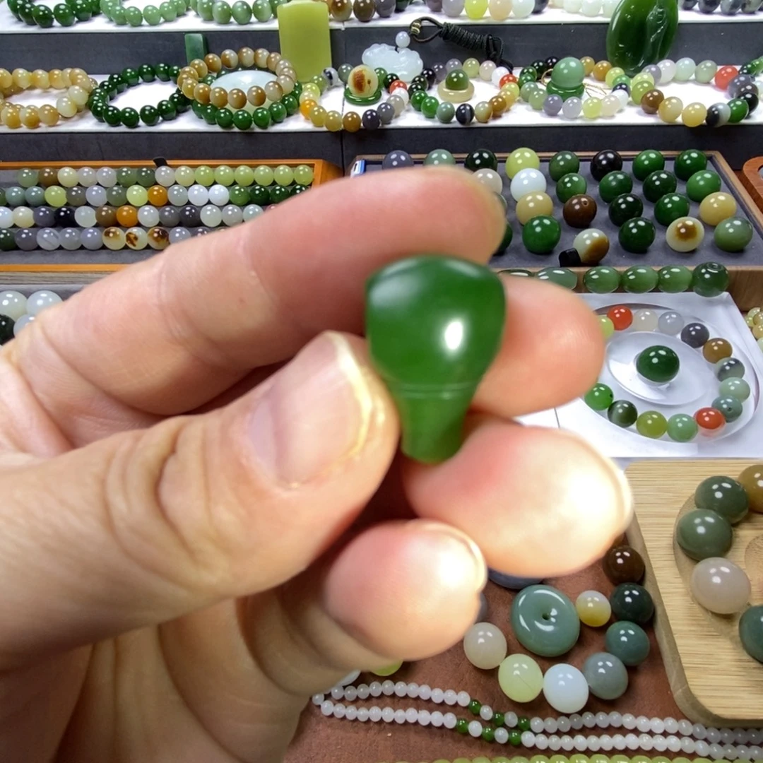 采***下和田玉散珠碧玉三通