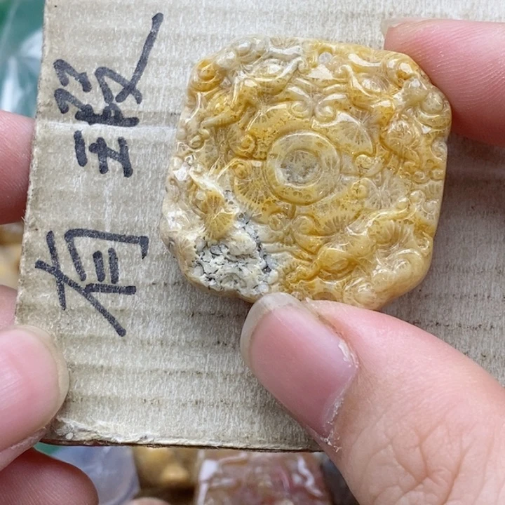 硅化珊瑚（珊瑚玉）未镶嵌颈饰星**海小