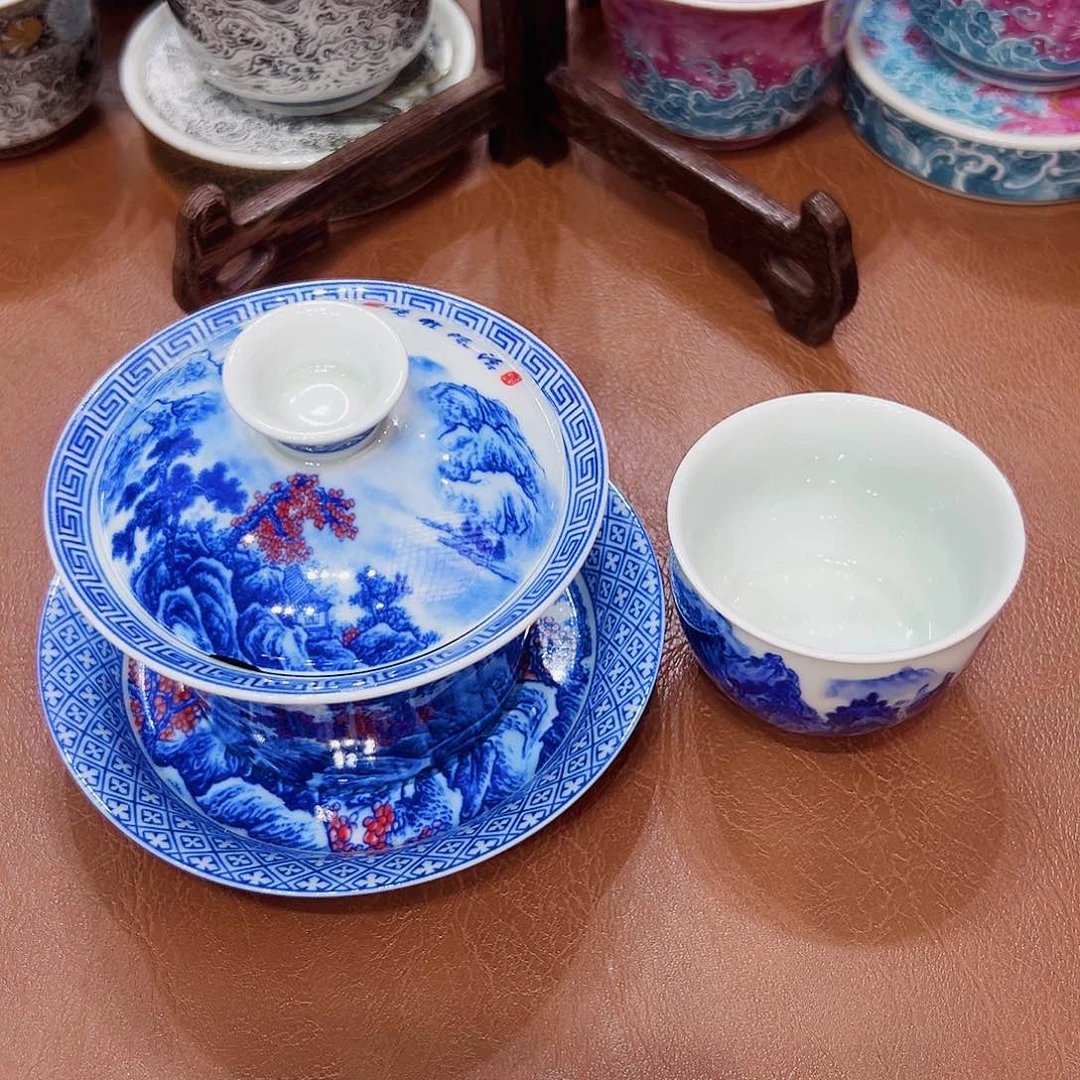 摆件一**风景德镇陶瓷艺术展演厅及景德镇市艺术家俱