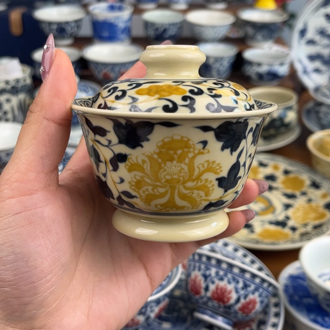 微瑕青花釉里金盖碗