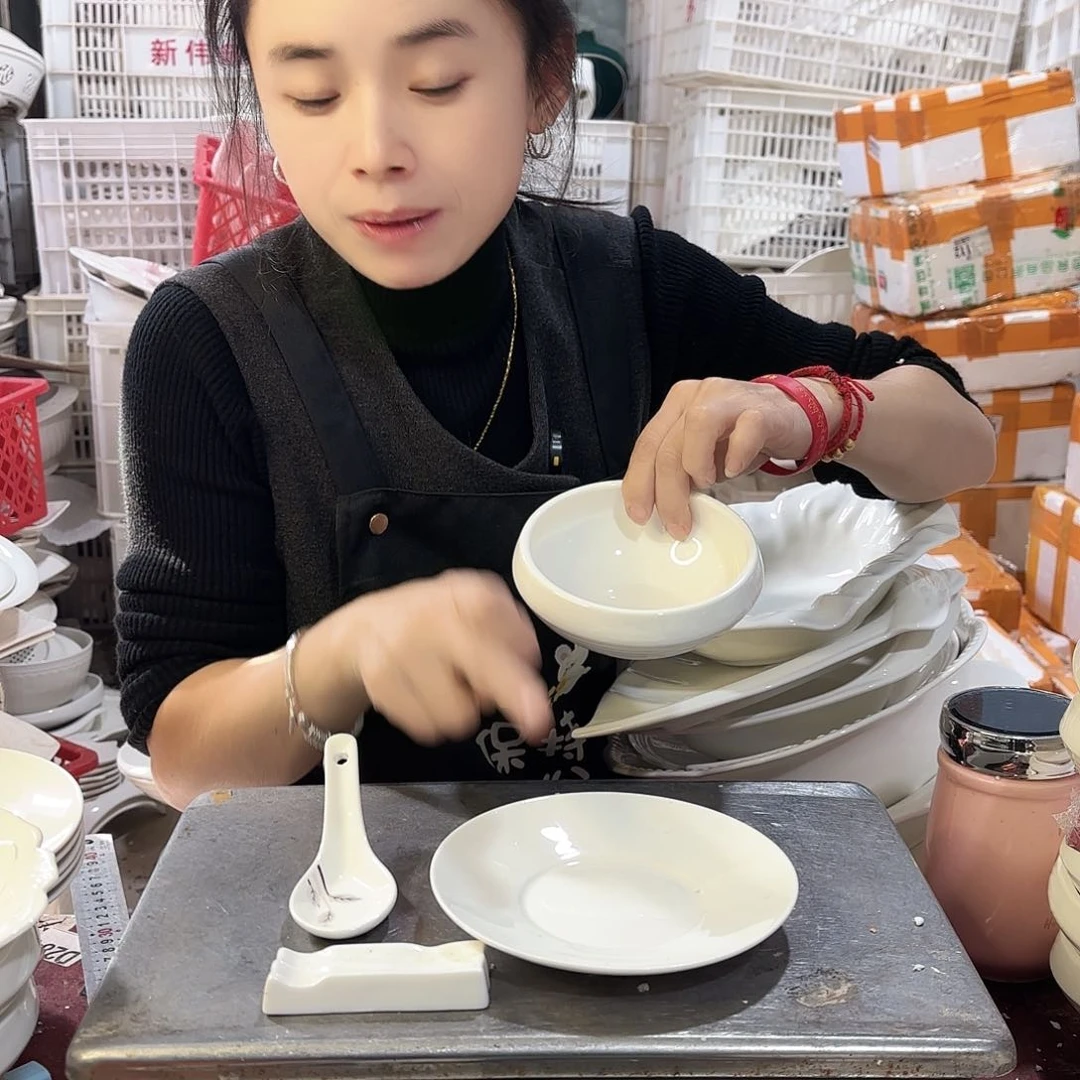 盘随*微瑕产品………十二套没有筷子